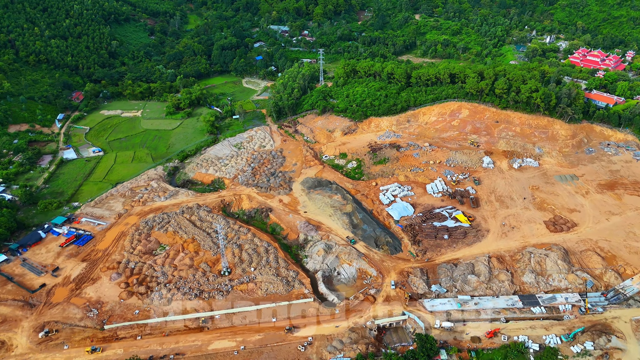 Toàn cảnh công trường